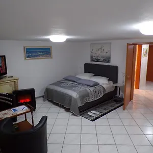 J.e. Apartment